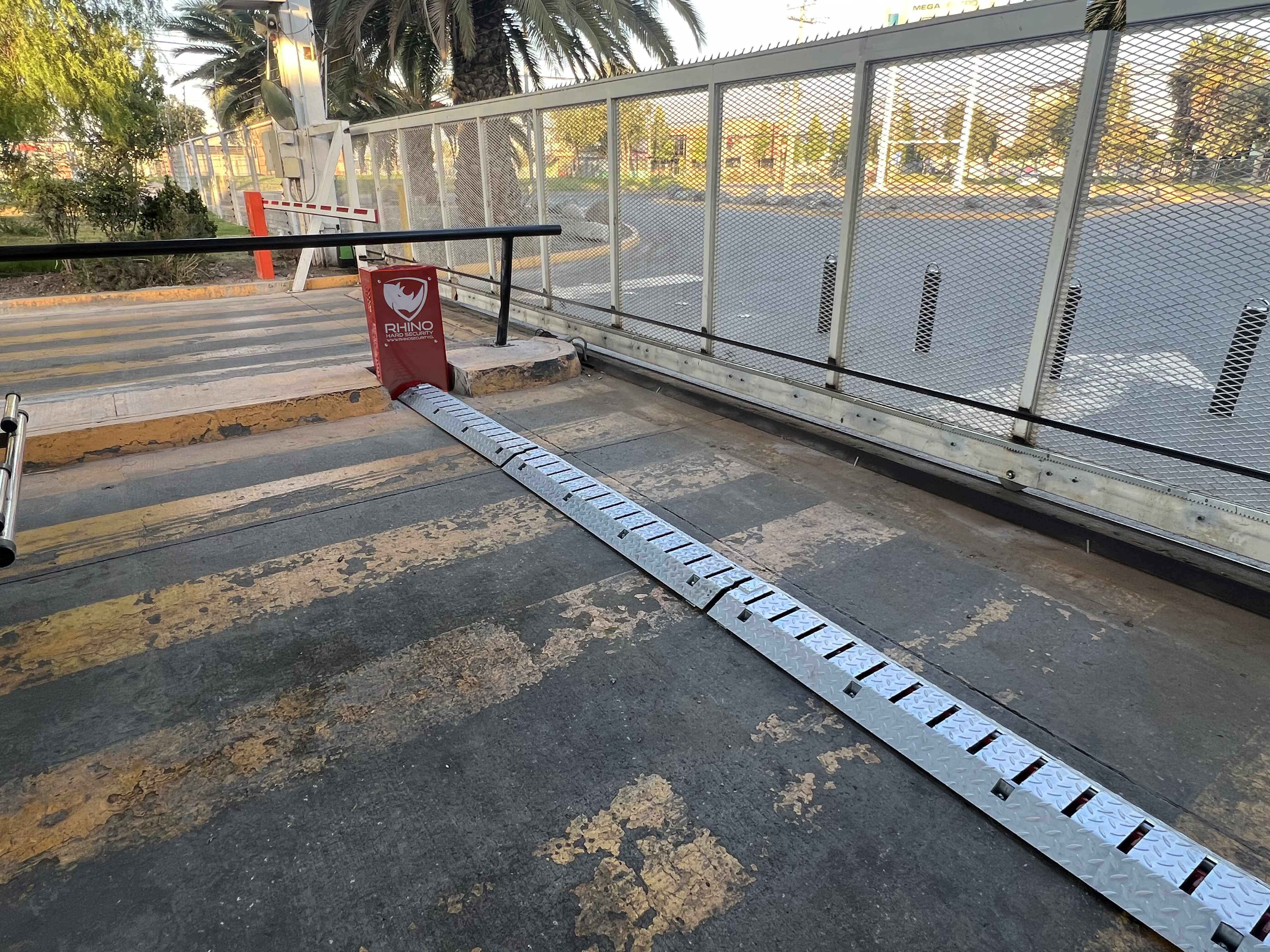 Stopper pincha neumaticos para bodega o centro de distribucion